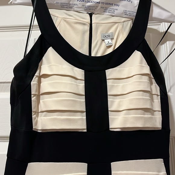 Cach’e Dress Super Flattering, size 6 - Picture 5 of 5